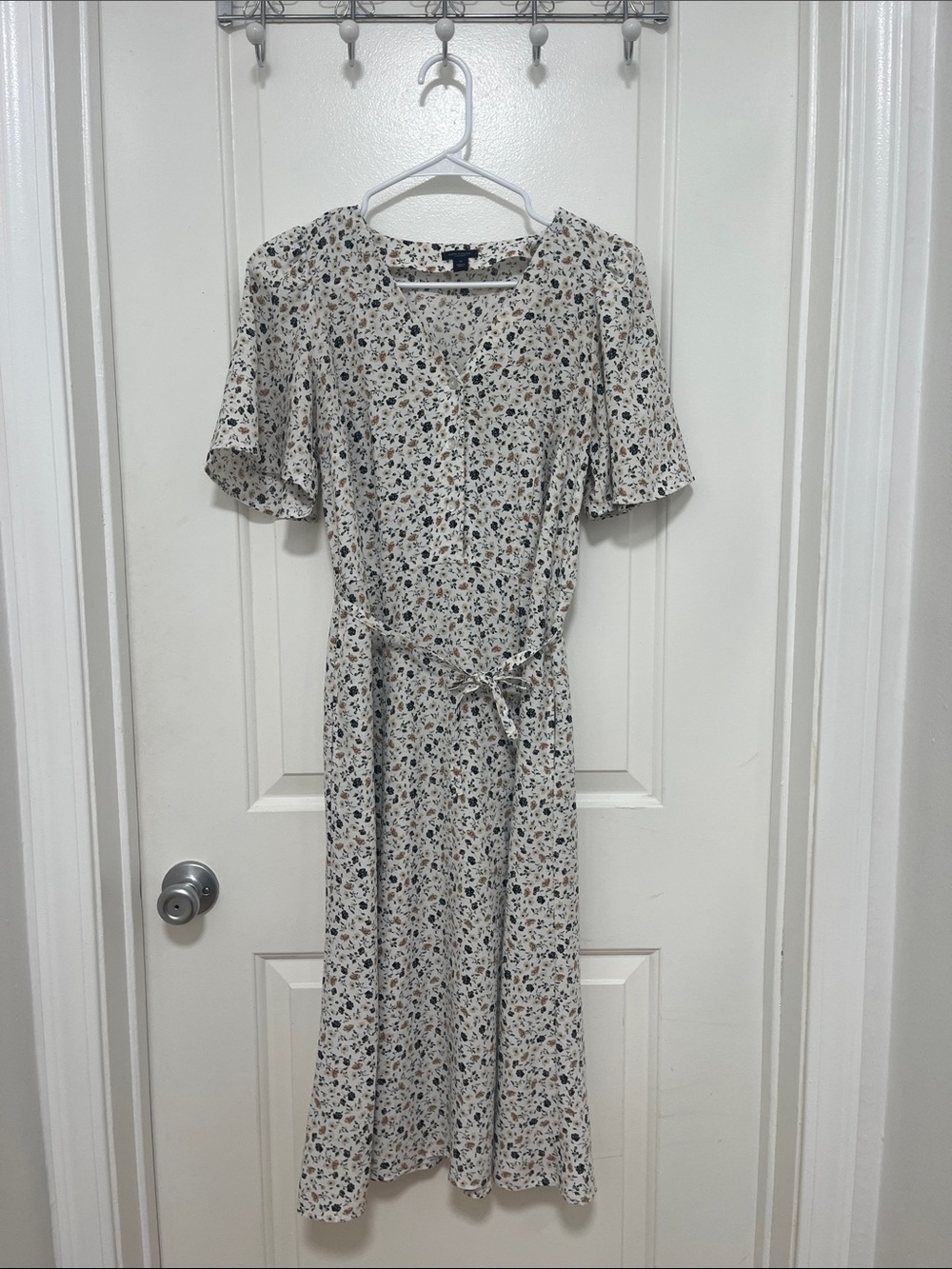 Ann Taylor Cream Floral Tie-Waist Midi Dress with Black & Brown Accents